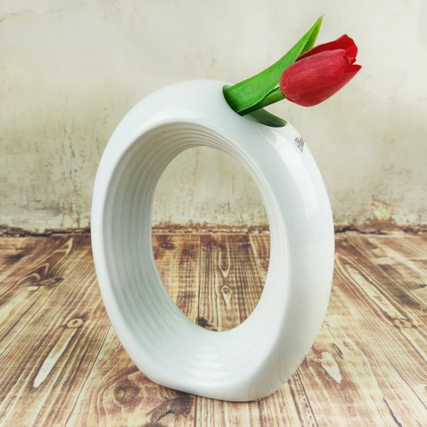 Porcelánová váza ovál- bílá 24 cm II. JAKOST