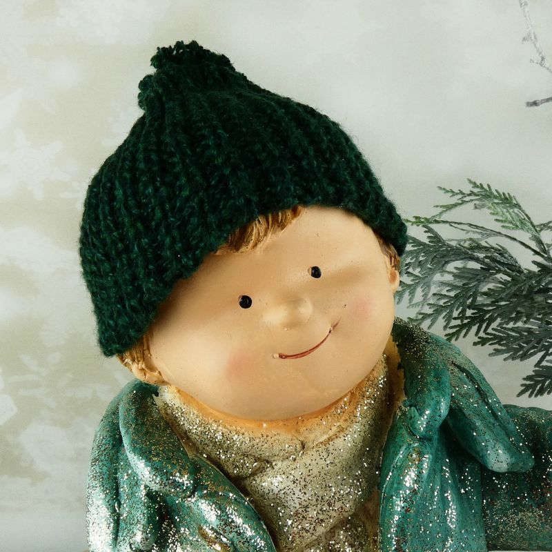 Vánoční figurka dítěte- velký kluk v zeleném kabátku s lucernou, 48 cm