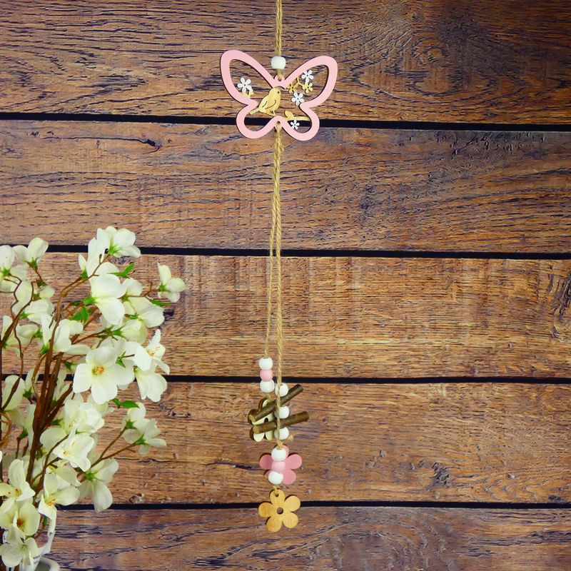 Dřevěná závěsná dekorace- růžový motýlek, 45 cm