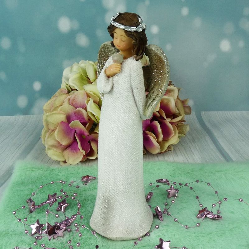 Andílek s věnečkem držící růžičku- figurka 19 cm