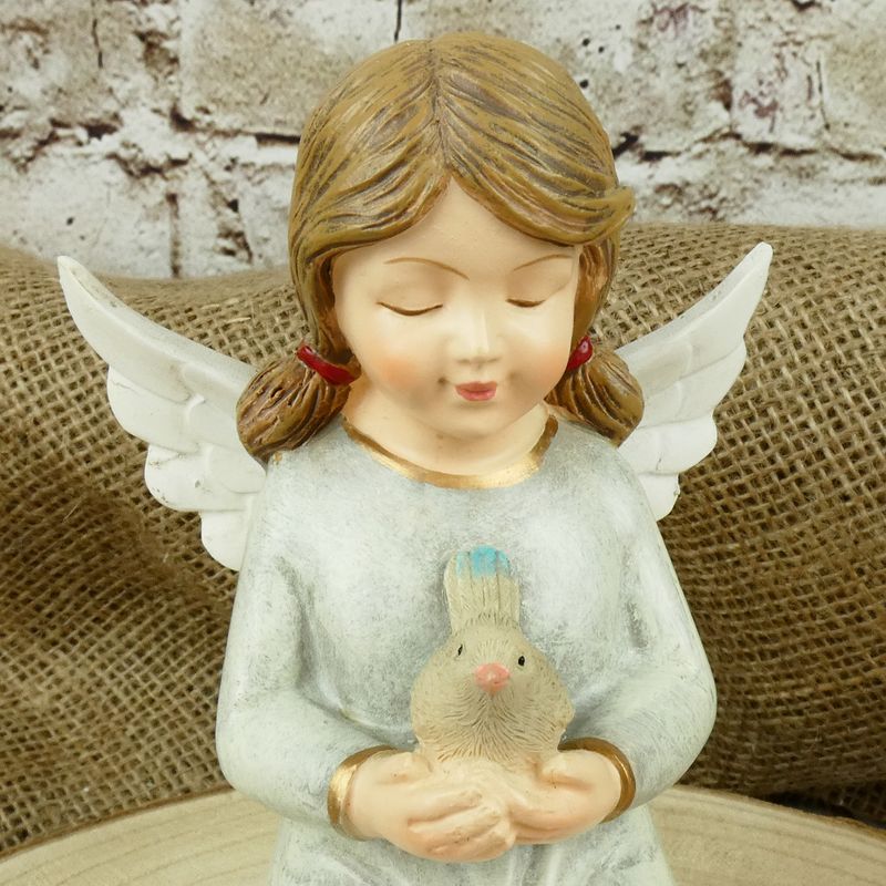 Figurka- klečící anděl v šedých šatech s ptáčkem, 12,5 cm