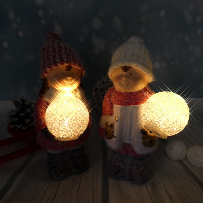 Figurky zimních dětí se svítící koulí- holka a kluk, sada 2 ks- 24 cm