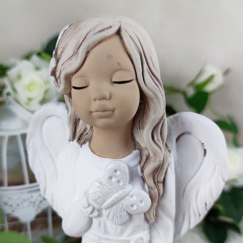 Bílý sádrový anděl Malgosia s motýlkem- 26 cm