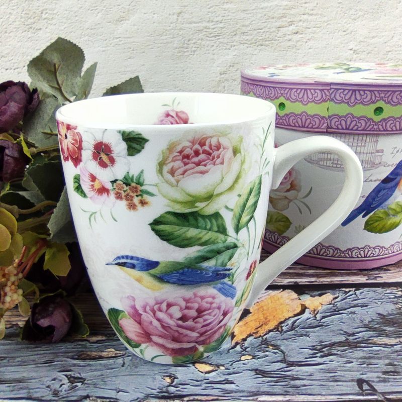 Porcelánový hrnek s motivem růží a ptáčků- 300 ml