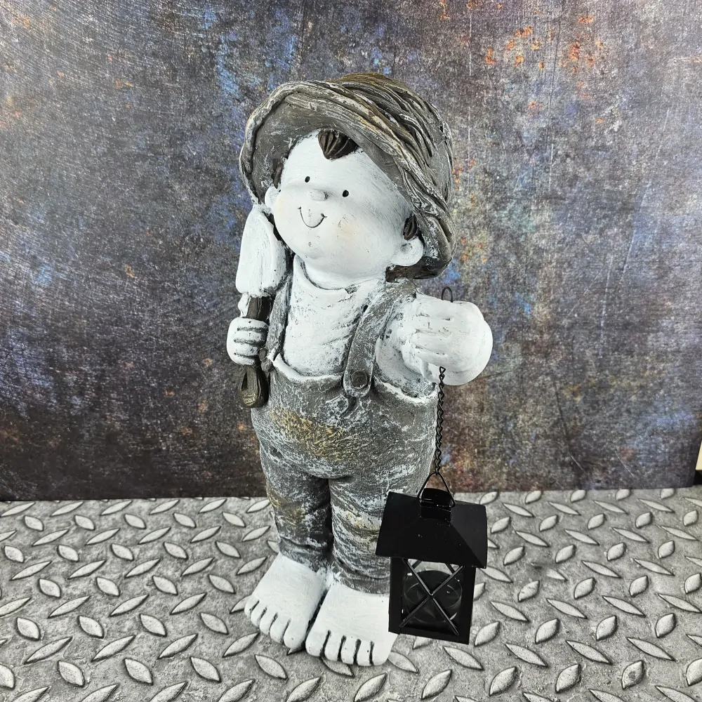 Figurka dítěte s lucerničkou- kluk, 43 cm