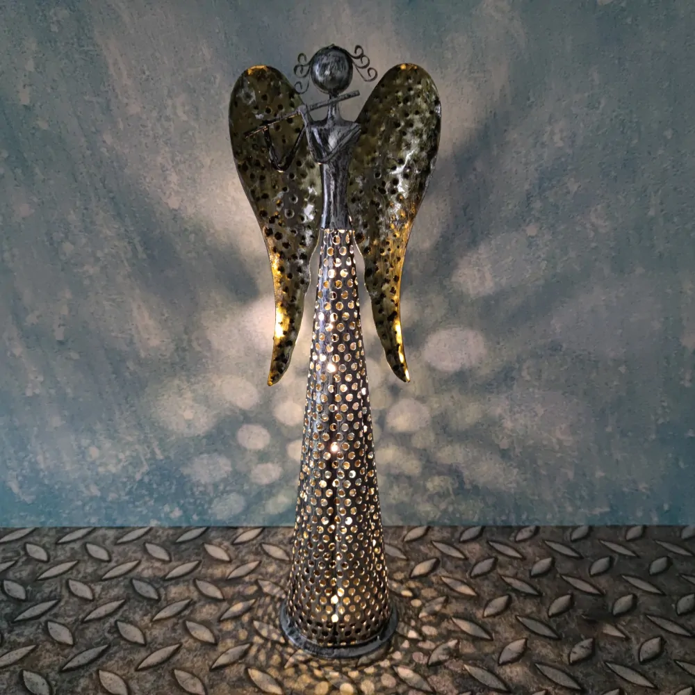 Kovový anděl stříbrný se zlatými křídly- s flétnou, LED, 41 cm