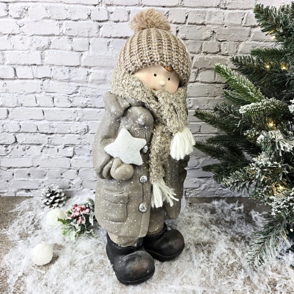 Vánoční figurka- zimní kluk v hnědém kabátku držící hvězdu- 45 cm II. JAKOST