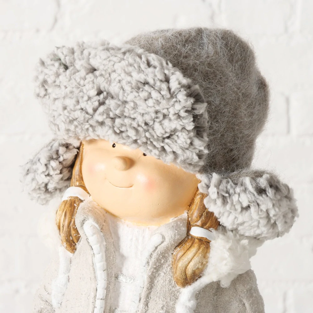Figurka- zimní dítě- holka v beranici 39 cm