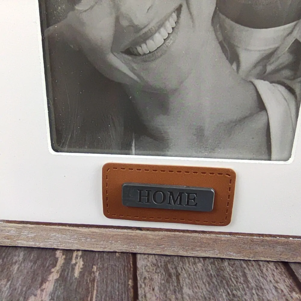 Dřevěný fotorámeček Home 22x17 cm