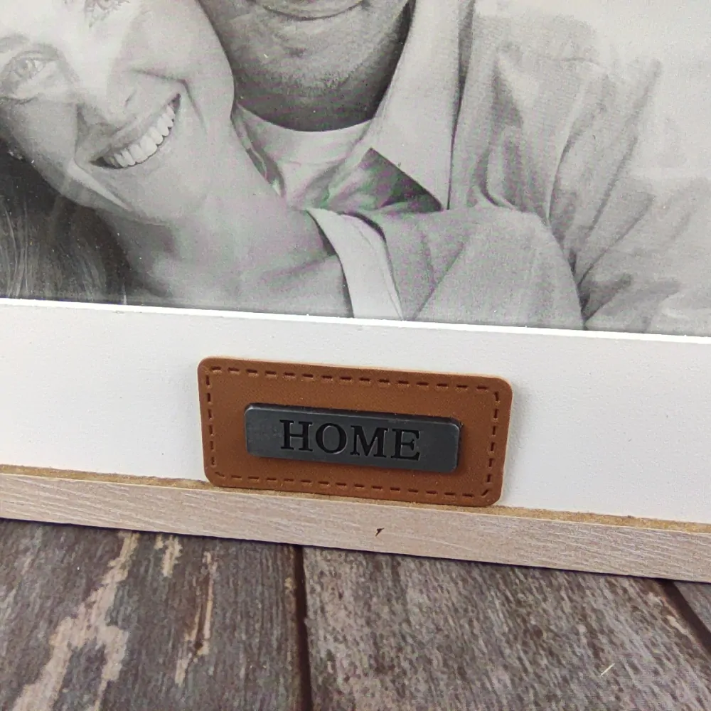 Dřevěný fotorámeček Home- 22x17 cm