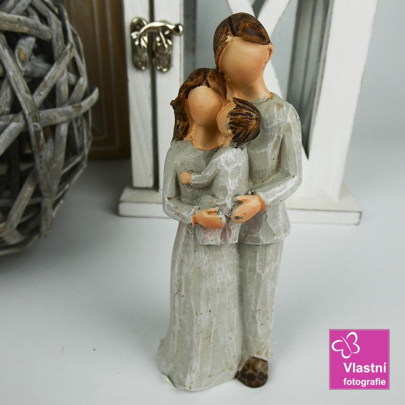 Figurka rodina- rodiče s děťátkem 10 cm