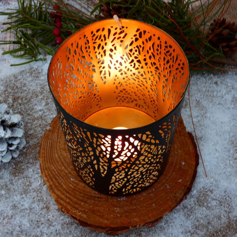 Moderní kovový svícen, válec- černý se zlatým vnitřkem, 14 cm