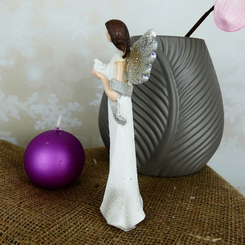 Krémová andělka s holubičkou 15 cm