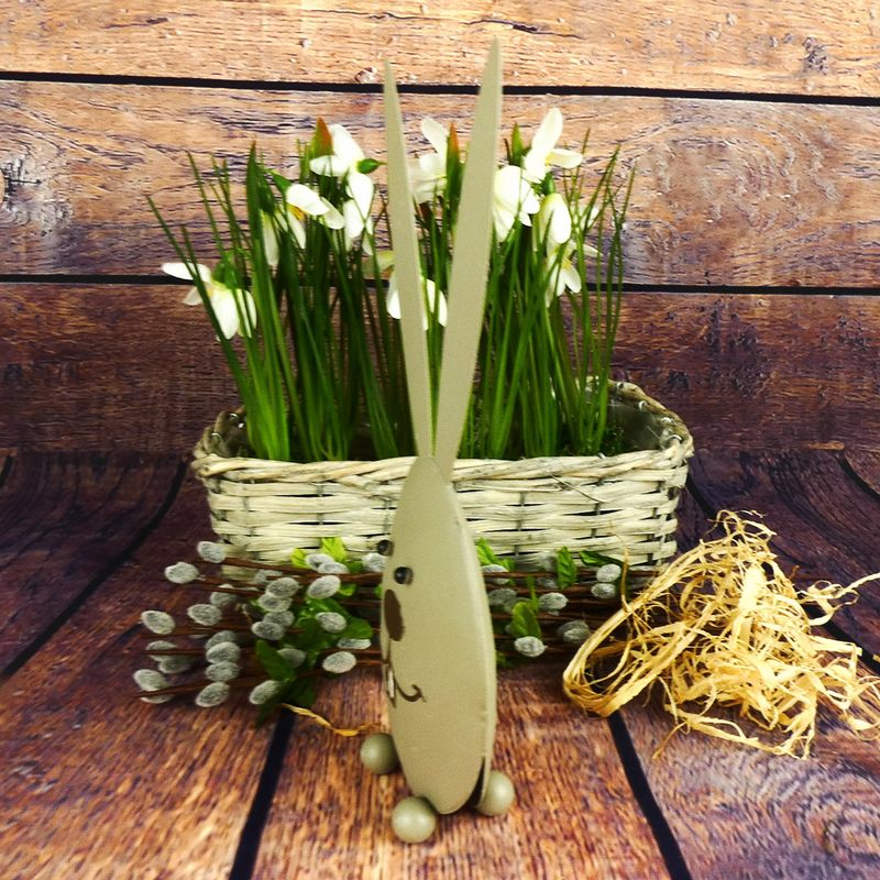 Dekorační kovový zajíc s dlouhýma ušima- hnědošedý, 28 cm