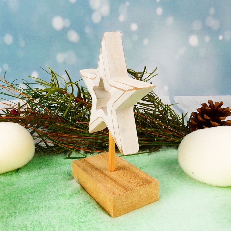 Bílá dřevěná hvězda s patinou na stojánku- výška 14 cm