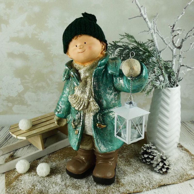 Vánoční figurka dítěte- velký kluk v zeleném kabátku s lucernou, 48 cm