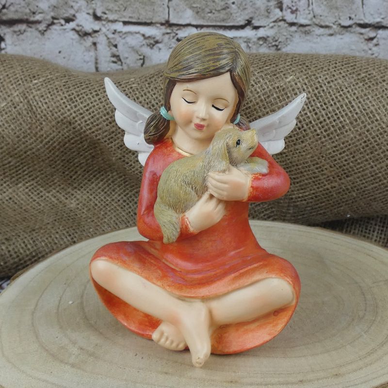 Figurka- sedící anděl v červených šatech s pejskem, 12 cm