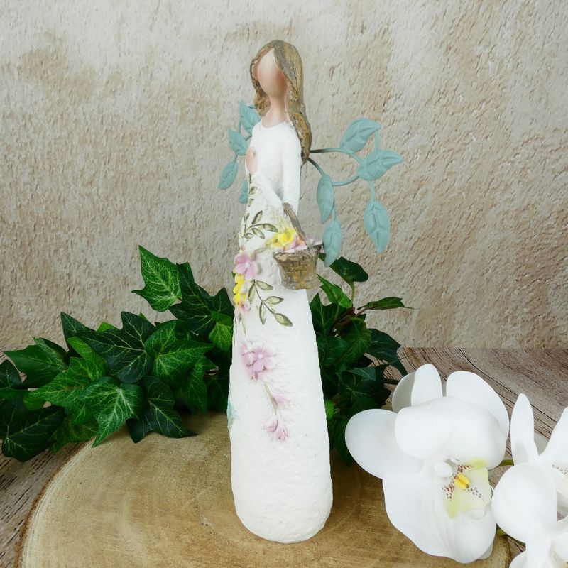 Víla s plechovými křídly a košíčkem- 24 cm