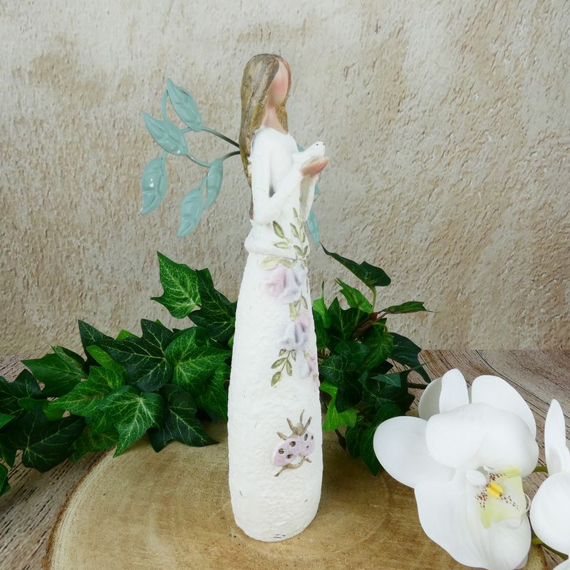 Víla s plechovými křídly držící ptáčka- 24 cm