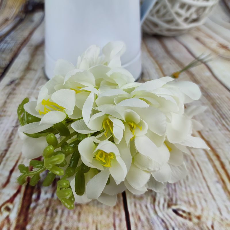 Umělá bílá frézie- zápich, svazek 4 ks 25 cm