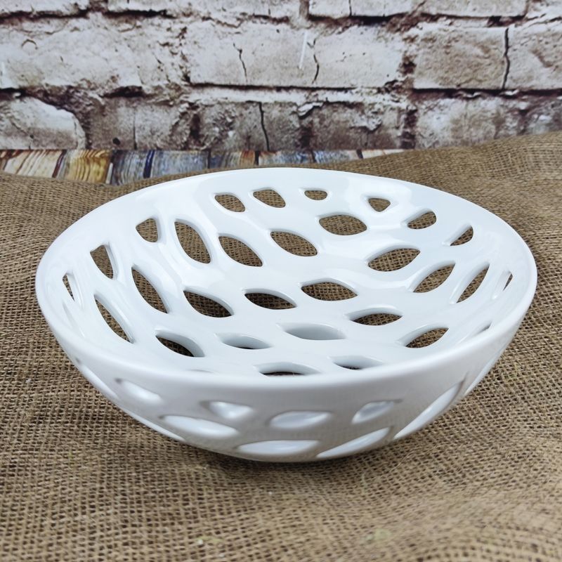 Bílá porcelánová miska s výřezy- 22 cm
