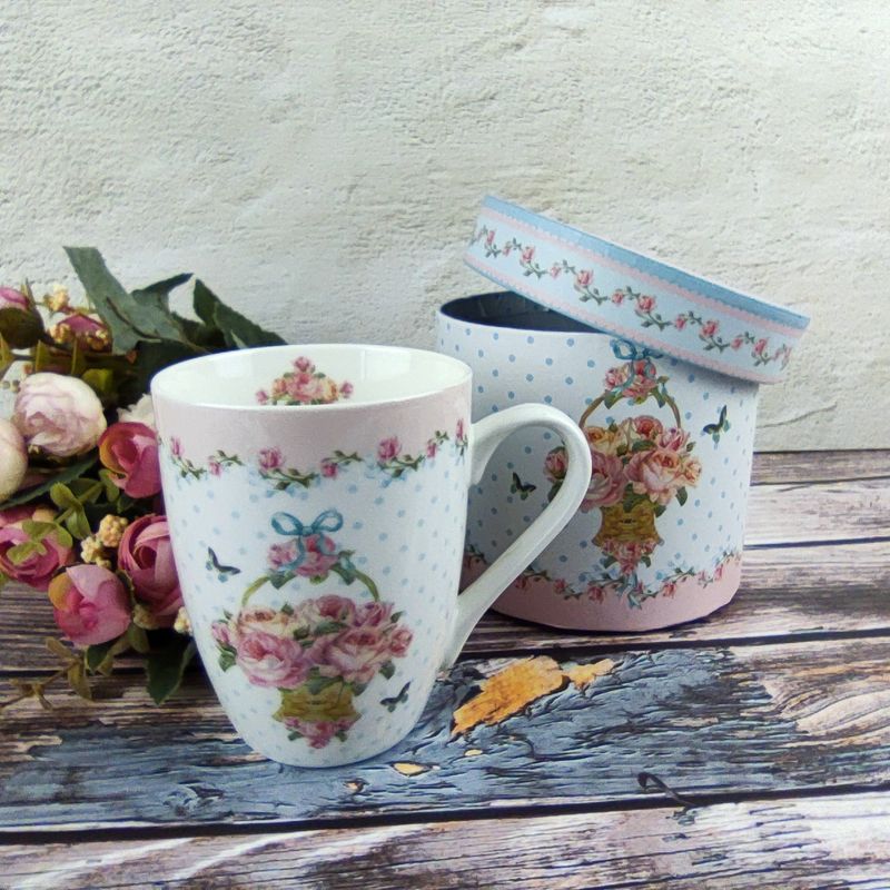 Porcelánový hrnek s motivem růžiček a motýlků- 300 ml