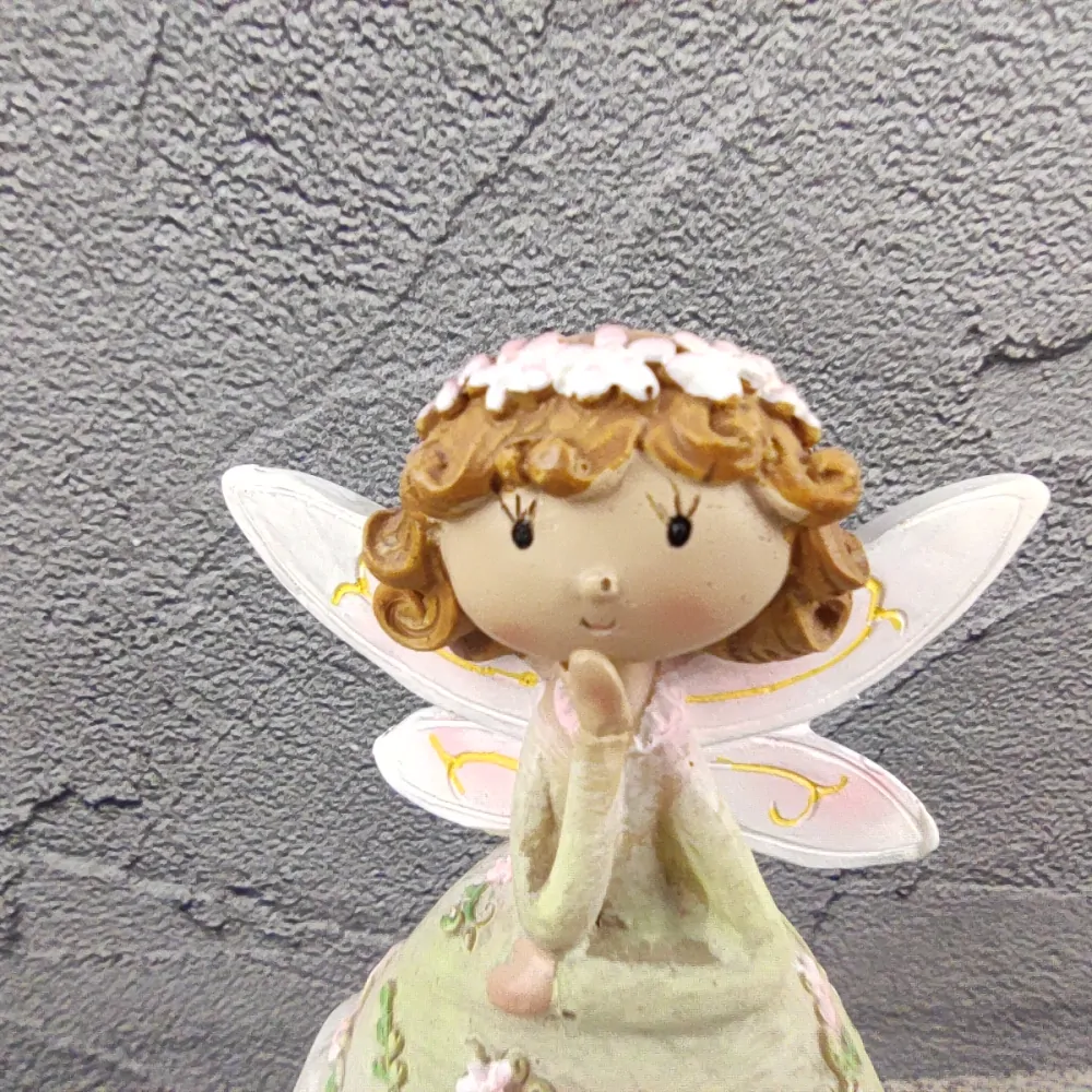 Stojící květinová víla v zelených šatech- 14 cm