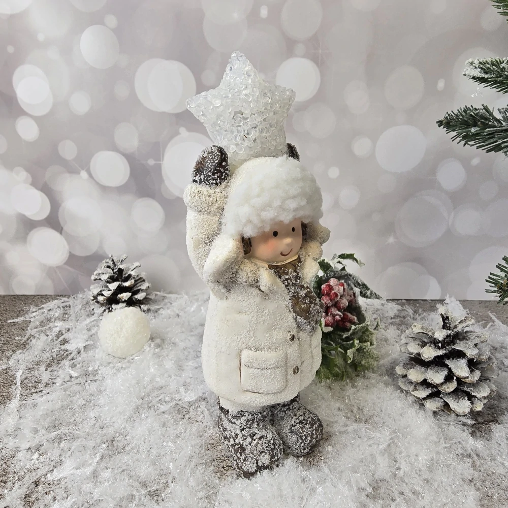 Figurka zimního dítěte s LED hvězdou- 22 cm