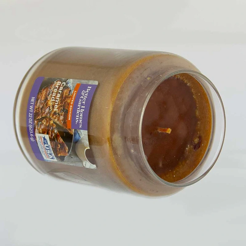 Vonná svíčka Better Homes & Gardens- Caramel Bread Pudding- 623 g