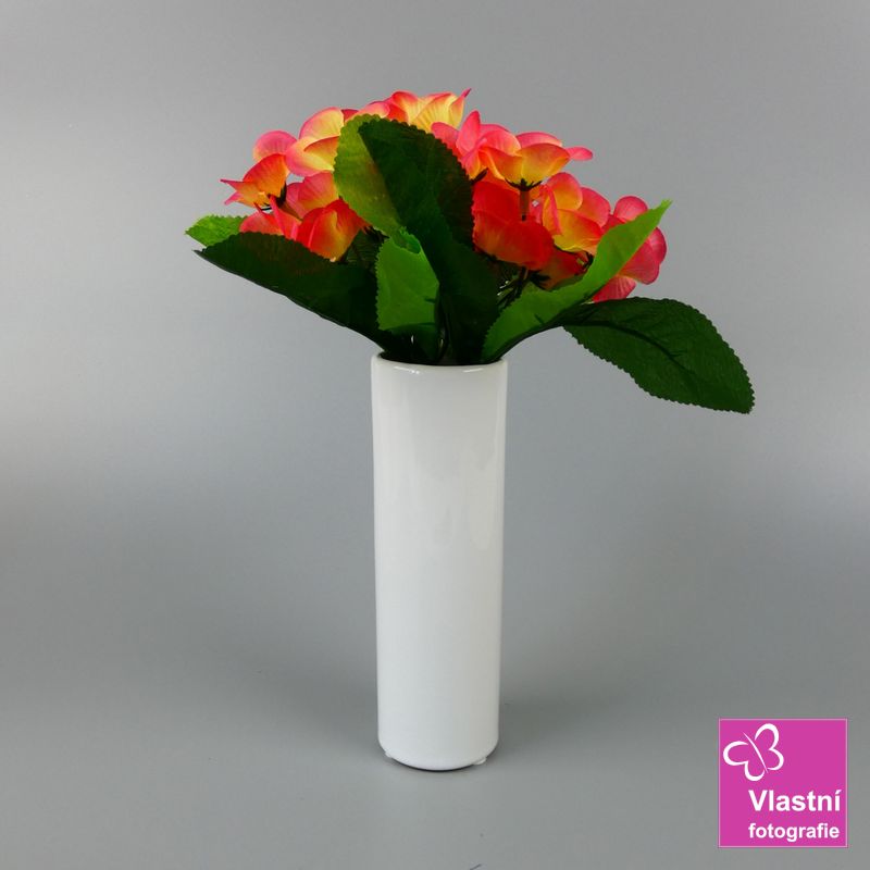 Bílá porcelánová váza Dolly- střední 18 cm