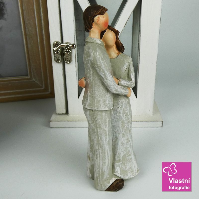 Figurka zamilovaný pár- objetí 14 cm