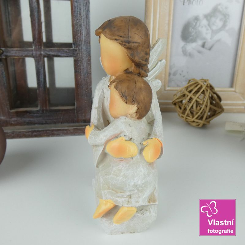 Figurka- klečící andílek s děťátkem 12 cm