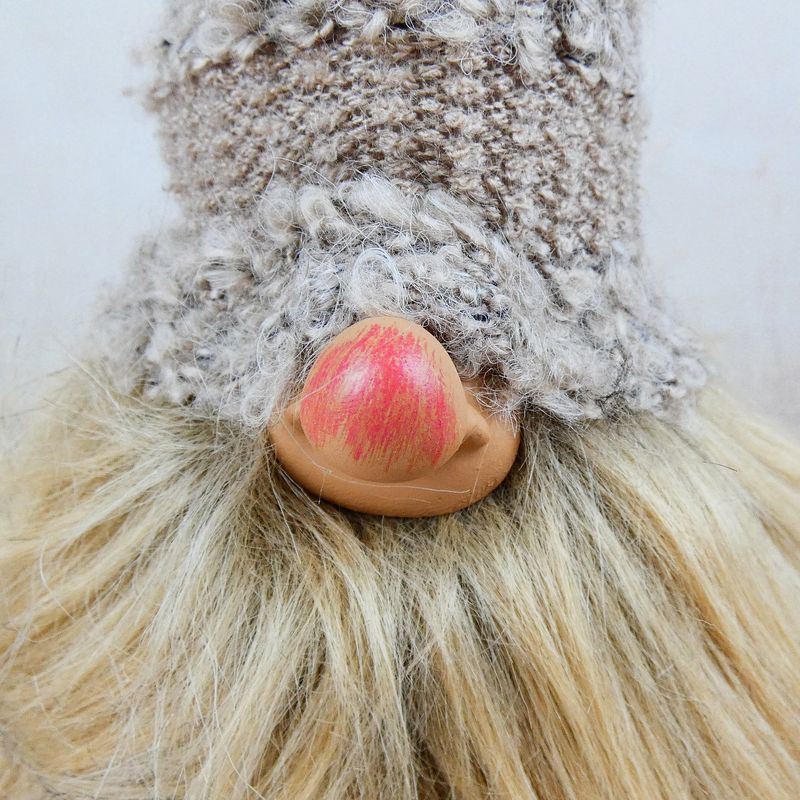 Vánoční figurka- plyšový skřítek s dlouhýma nohama 39 cm