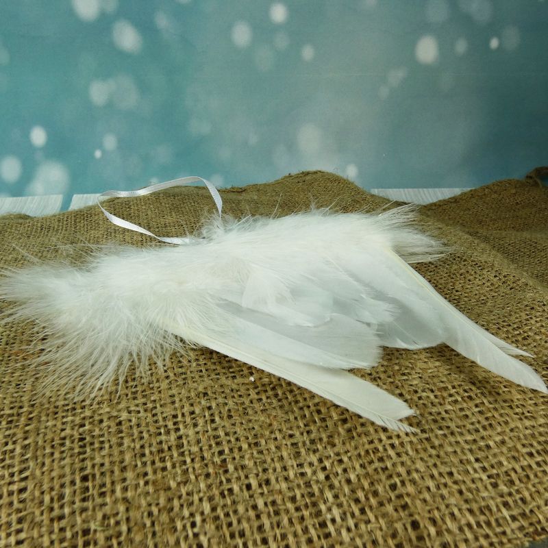 Bílá andělská křídla z peří na zavěšení- Paramit, 14 cm