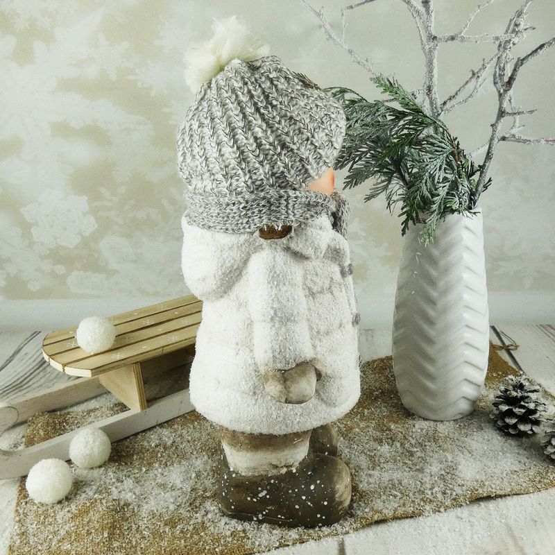Vánoční figurka dítěte- velká holka v bílém zasněženém kabátku s lucernou, 42 cm