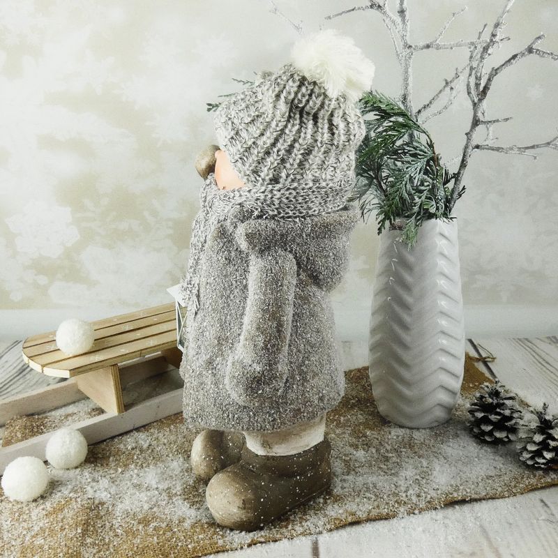 Vánoční figurka dítěte- velký kluk v hnědém zasněženém kabátku s lucernou, 42 cm