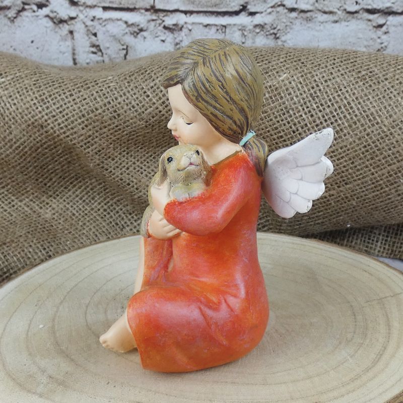 Figurka- sedící anděl v červených šatech s pejskem, 12 cm