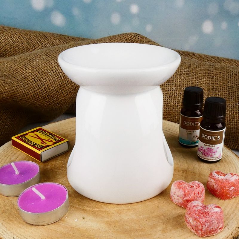 Bílá porcelánová aromalampa s lesklou glazurou- 11,5 cm
