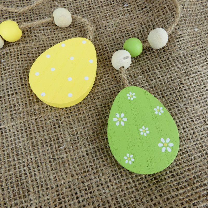 Dřevěná jarní závěsná dekorace slepička s vajíčky- délka 52 cm