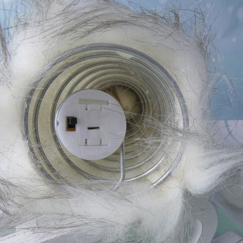 Vánoční skřítek s fialovou čepicí s LED světlem- 33 cm