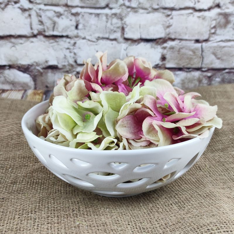 Bílá porcelánová miska s výřezy- 22 cm