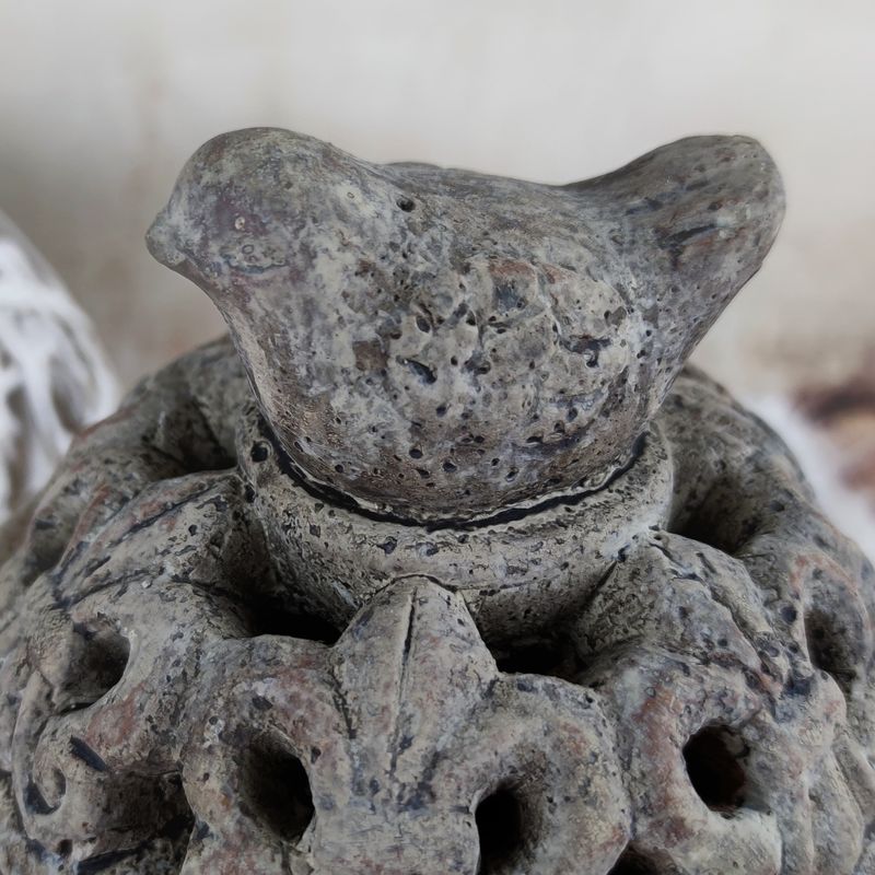 Betonová lucerna s ptáčkem, šedá- 24 cm