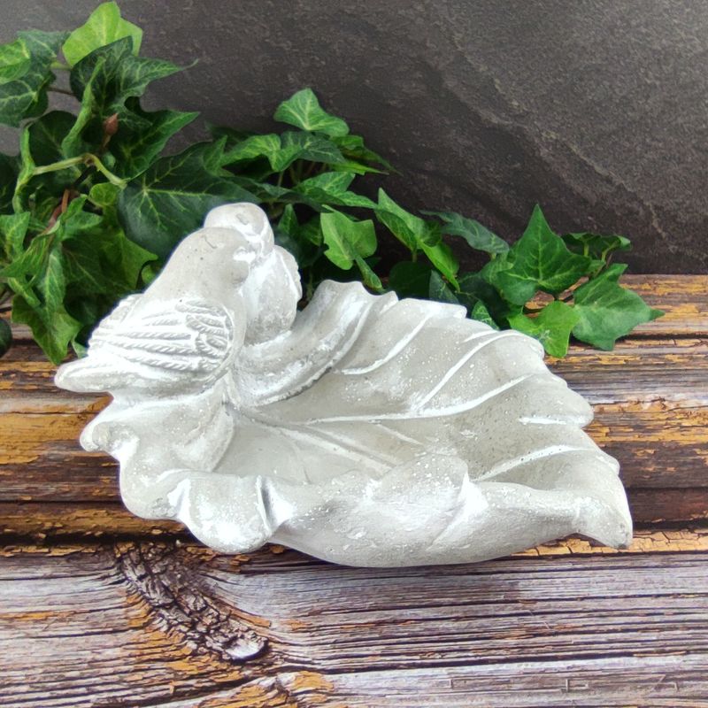 Dekorační pítko pro ptáčky ve tvaru listu- 18 cm