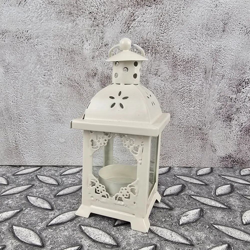 Malá plechová lucerna v bílé barvě- krajka v rozích, 14 cm