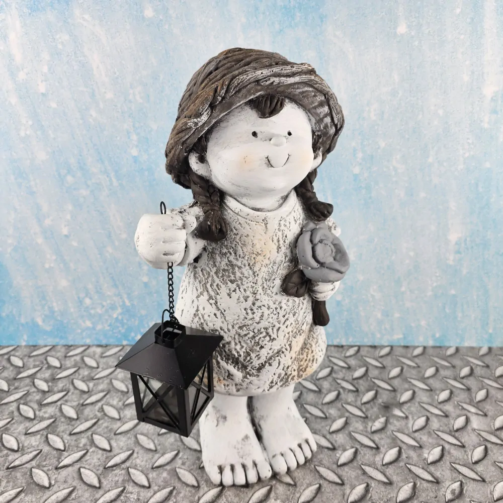 Figurka dítěte s lucerničkou- holka, 43 cm