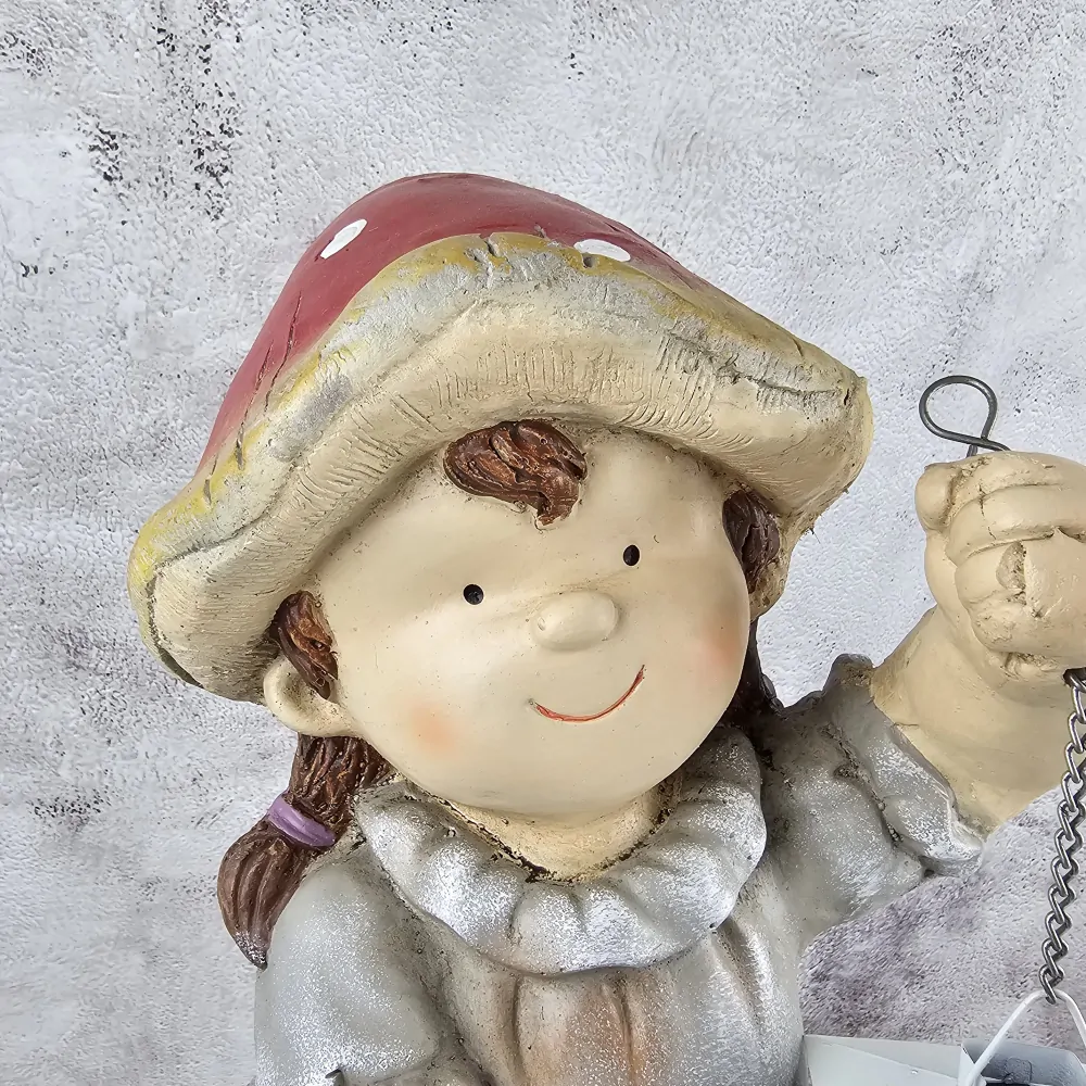 Figurka dítěte s houbovým kloboučkem a lucerničkou- holka, cm