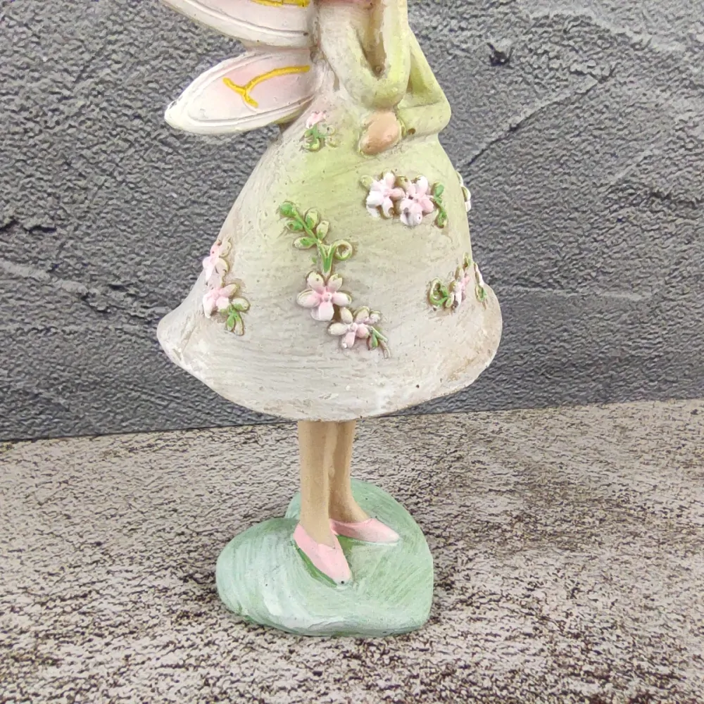 Stojící květinová víla v zelených šatech- 14 cm