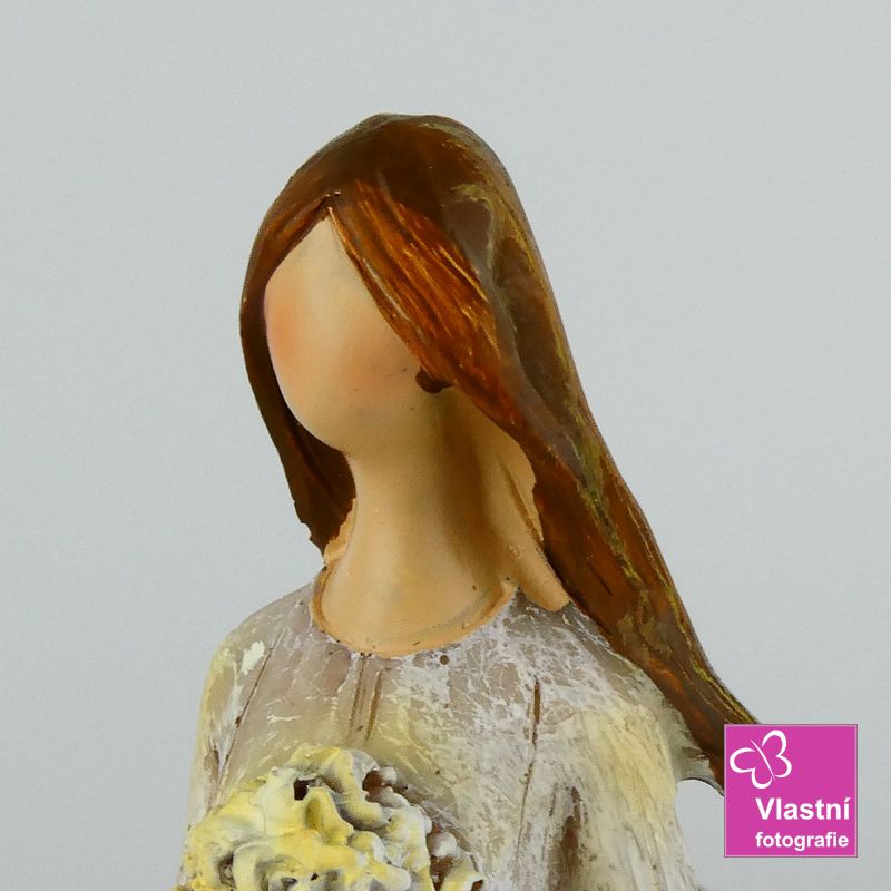 Soška- dáma v krémových šatech s květinami- 24 cm