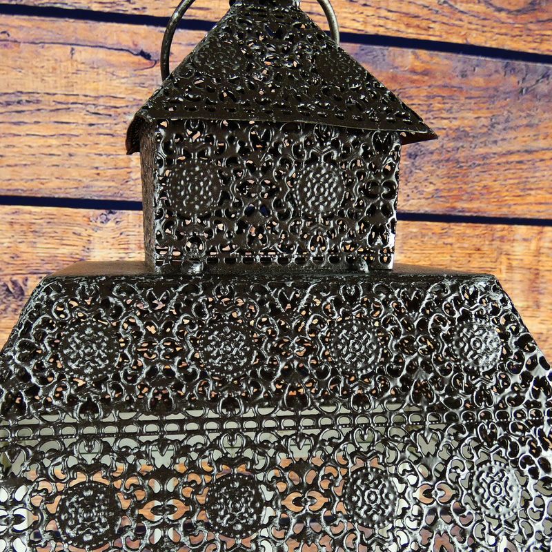Sada dvou bílých dřevěných luceren, 61 a 42 cm