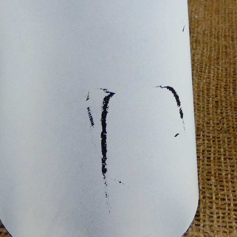 Bílý plechový anděl se stříbrnými křídly, se srdcem dole- 40 cm